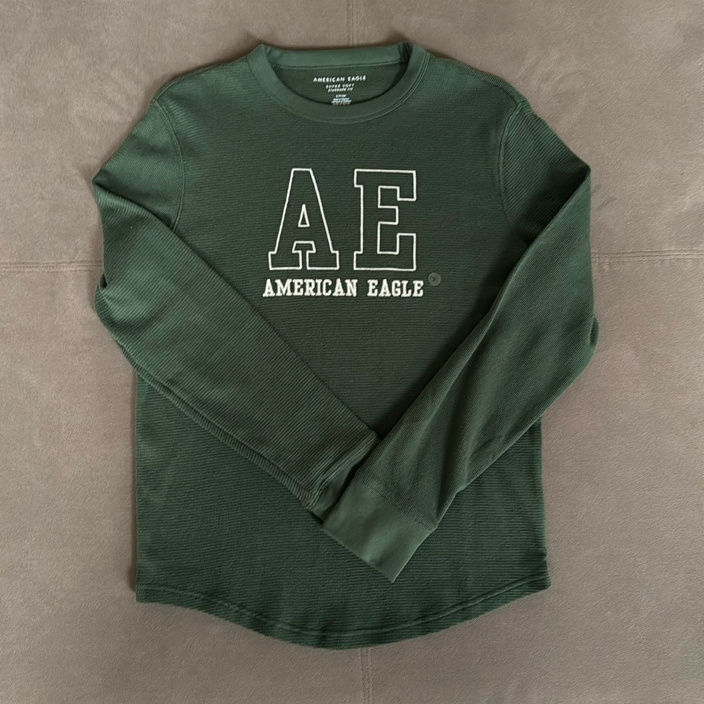 Brand new, American Eagle Outfitters soft thermal long sleeve. Men’s size Small